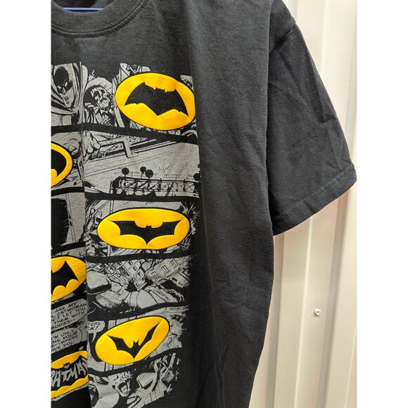 [SOLD] Batman Batsignal Across Generations Shirt Large Y2K Vintage DC - Picture 5 of 7